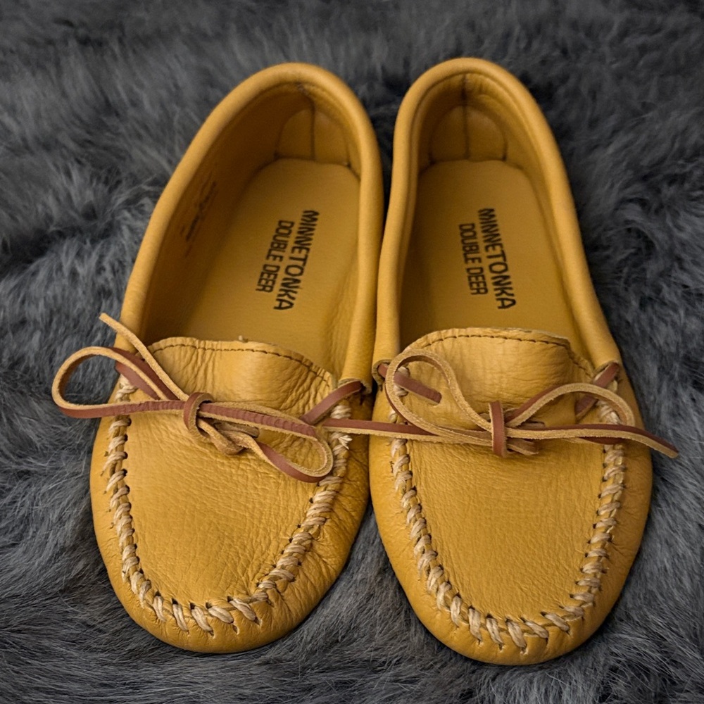 Minnetonka Double Deer Leather Moccasins Sz 8 Soft Sole Barely Worn